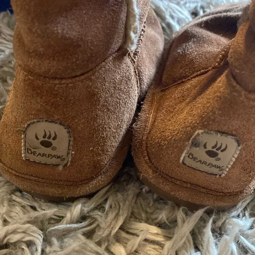 BearPaw winter side toggle boots youth 3